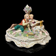 Luigi Fabris (italiano, 1883-1952), coppia corteggiatrice in porcellana, larghezza 8", ca 1935