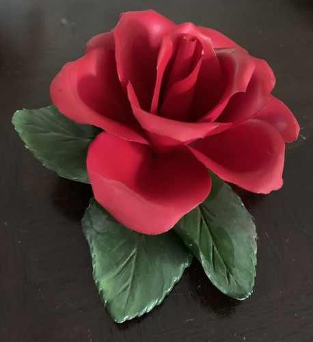 Statuina porcellana rosa - , rossa