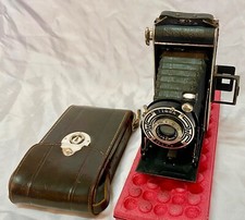 Antica macchina fotografica  a