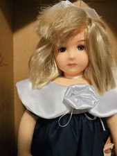 Nuova bellissima bambola