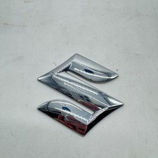 SCRITTA SUZUKI LOGO EMBLEMA SIGA BADGE FREGIO ORIGINALE L-244