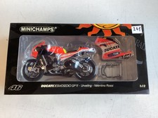Modellino Minichamps 1:12 Ducati Desmo MotoGP2011 Unveiling Valentino Rossi IMBALLO ORIGINALE nuovo
