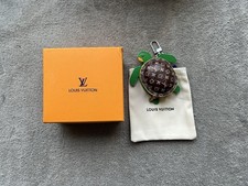 Louis Vuitton turtle key ring 
