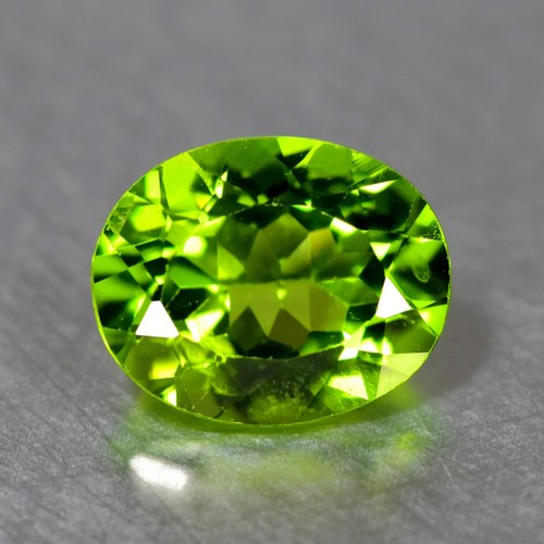 Pietra preziosa peridoto verde