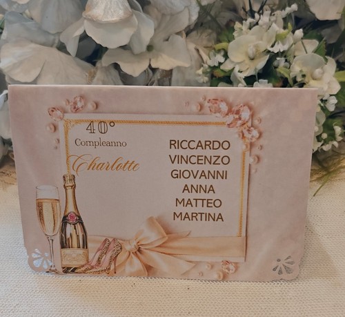 Segnatavolo con nomi invitati