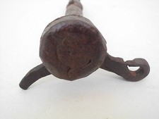 ANTICO ATTREZZO RURALE FERRO BATTUTO ASSE DEL'800 RUOTA CARRO CARRETTO SICILIANO