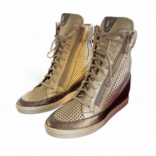 ROBERTO BOTTICELLI LIMITED