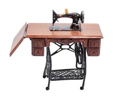 Casa delle bambole vintage in