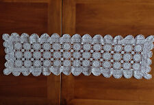 Centrino uncinetto fatto a mano vintage anni 1970 cm 108 x 31 colore bianco