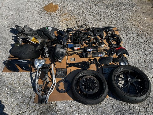 Ducati hypermotard 796 pezzi - ducati,