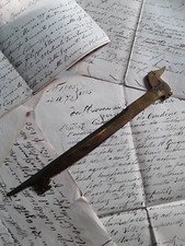 Antico Apri Lettere a forma di Bassotto, materiale ottone, lunghezza 22 cm.