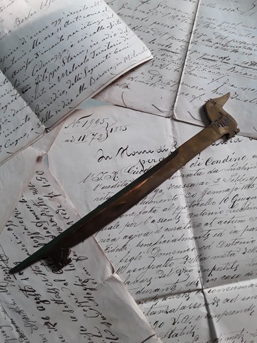 Antico apri lettere forma di - a,