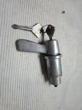 Maniglia con chiave cofano