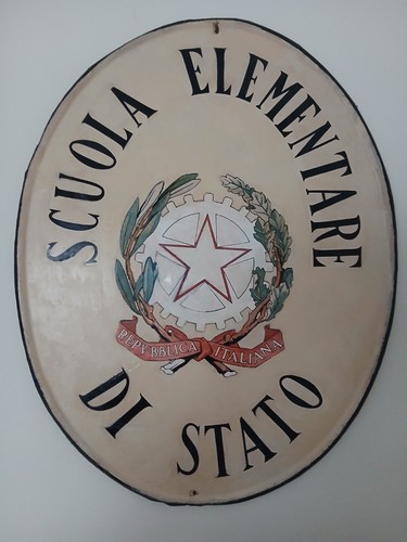 Insegna metallo bombata - in,
