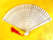 Ventaglio vintage x signora in vero legno naturale traforato Risalente anni 40 .