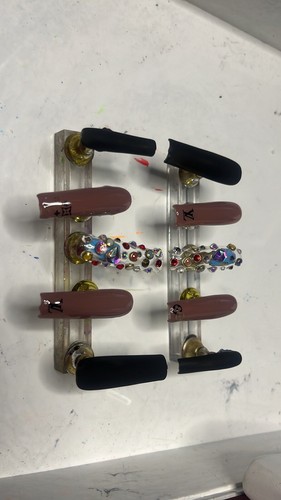Press nails - on,