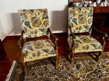 Coppia di poltrone in stile barocco, legno intagliato e velluto floreale