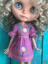 Abito ricamato a mano per