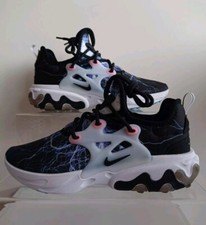 NIKE REACT PRESTO, "Trouble At Home" TAGLIA UK 7,5 EUR 42 (AV2605 006)