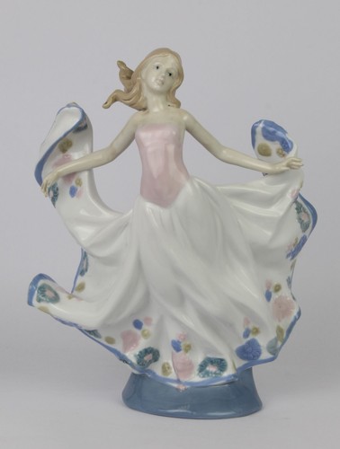 Statuetta porcellana - di,