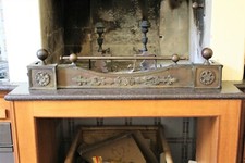 COPPIA DI ALARI e  PRAFUOCO dimensioni parafuoco cm. 84x14 h.15 alari c