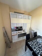 Elegante Mobile bianco con scomparti multipli