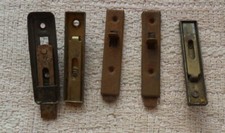 N° 5 catenacci da applicare a porte finestre mobili in legno o ferro -