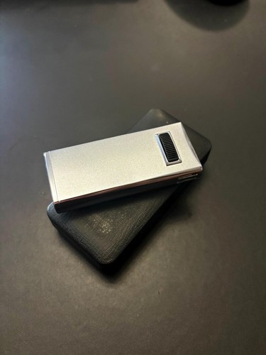 Accendino elettronico - , a