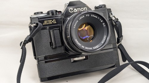 Canon noir avec objectif - ae-1,