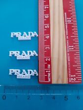 3 pezzi targhette Prada in metallo