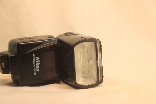 Nikon 700 speedlite - sb-700,
