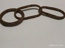ANTICO ANELLO IN FERRO BATTUTO con due grandi anelli di catena, peso 200 g.