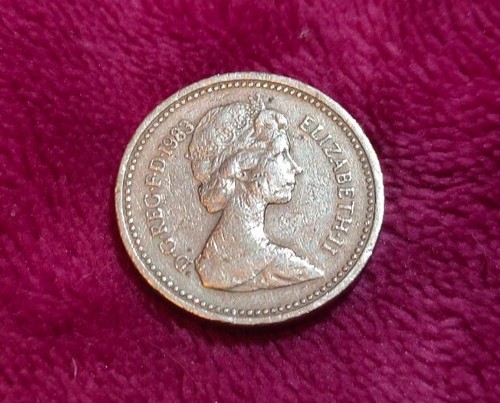One pound 1983 rare - one,