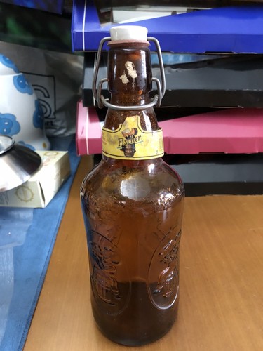 Bottiglia vuota birra - birra,