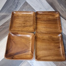 Quattro piatti quadrati in legno di acacia Natchez Cuisinox Francia