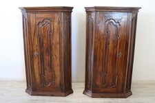 Coppia di antiche angoliere in noce massello epoca fine '600 RESTAURATE