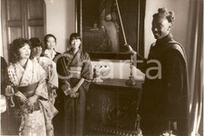 1992 LES CHASSE AUX PAPILLONS Caccia alle farfalle OTAR IOSSELIANI Foto di scena