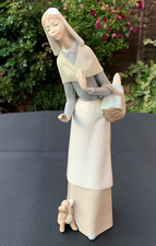 Statuina porcellana spagnola LANDRO "Pastorella con cane n.1034" SPAGNA 10 3/4"