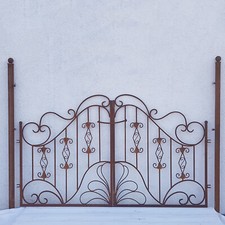 Porta da giardino antica in