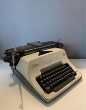 Macchina da scrivere Olympia