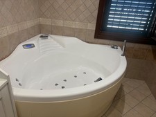 vasca idromassaggio angolare