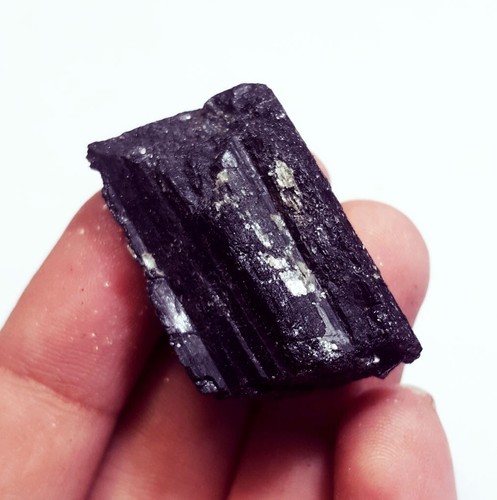 Nera naturale tormalina grezzo - tormalina,