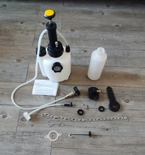 KIT SPURGO FRENI POMPA FRIZIONE PER AUTO MOTO VEICOLI 3 LITRI 2 bar / 30 psi