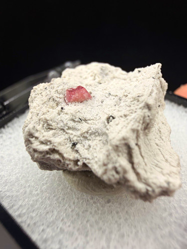 Raro cristallo berillo rosso