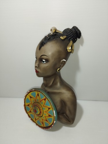 Mezzobusto donna africana - , in