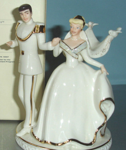 Statuina cake topper