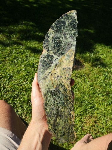 Pietra verde pounamu - verde, naturale