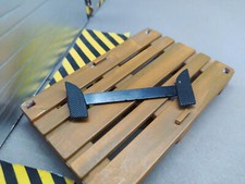 1/18  Grille capot moteur