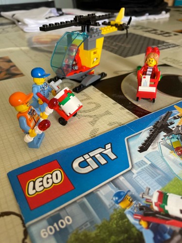 Lego city 60100 - city,