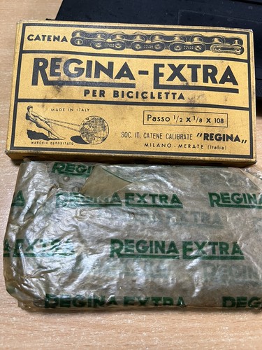 Regina extra catena - extra,